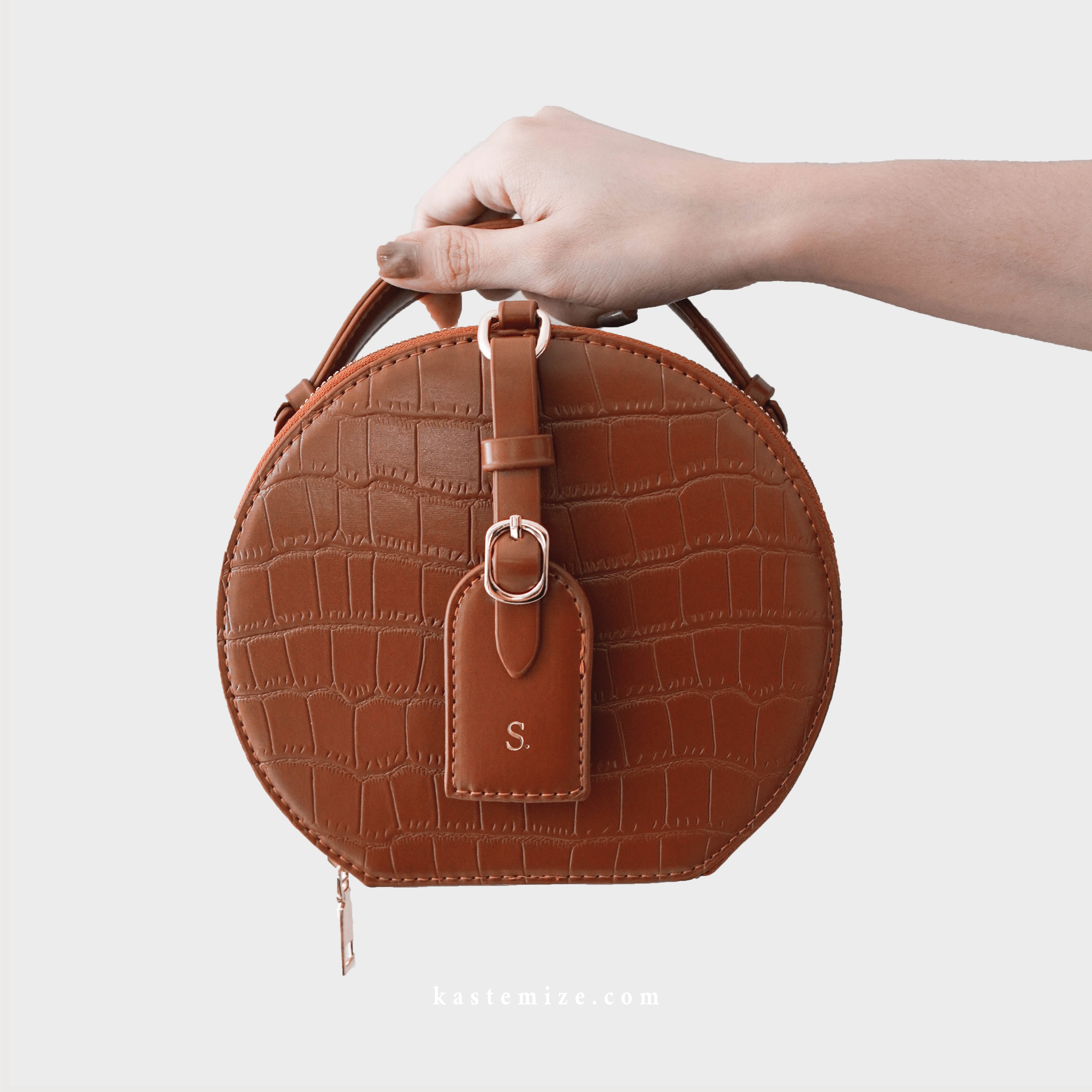 Olivia Round Shoulder Bag in Brown - Kastemize